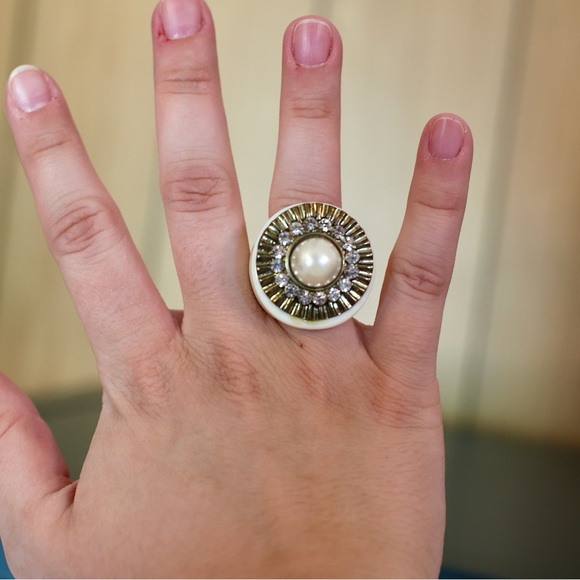 Elegant Sparkly Silver and Pearl Ring Set - Picture 8 of 10